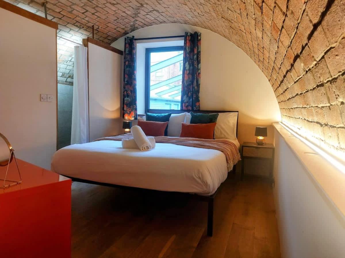 Converted Factory Loft Apartment Бристол Екстериор снимка