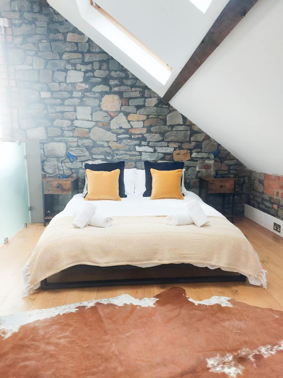 Converted Factory Loft Apartment Бристол Екстериор снимка