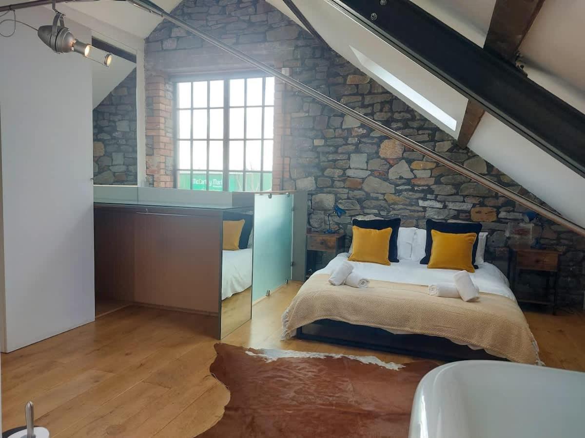 Converted Factory Loft Apartment Бристол Екстериор снимка