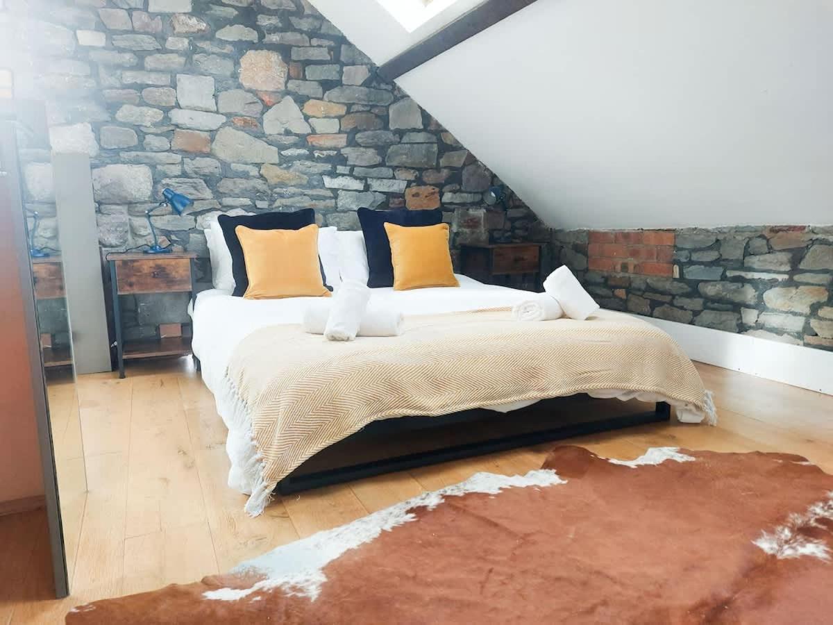 Converted Factory Loft Apartment Бристол Екстериор снимка