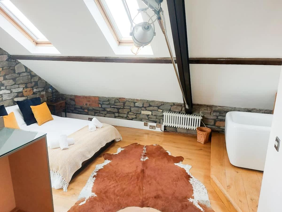 Converted Factory Loft Apartment Бристол Екстериор снимка