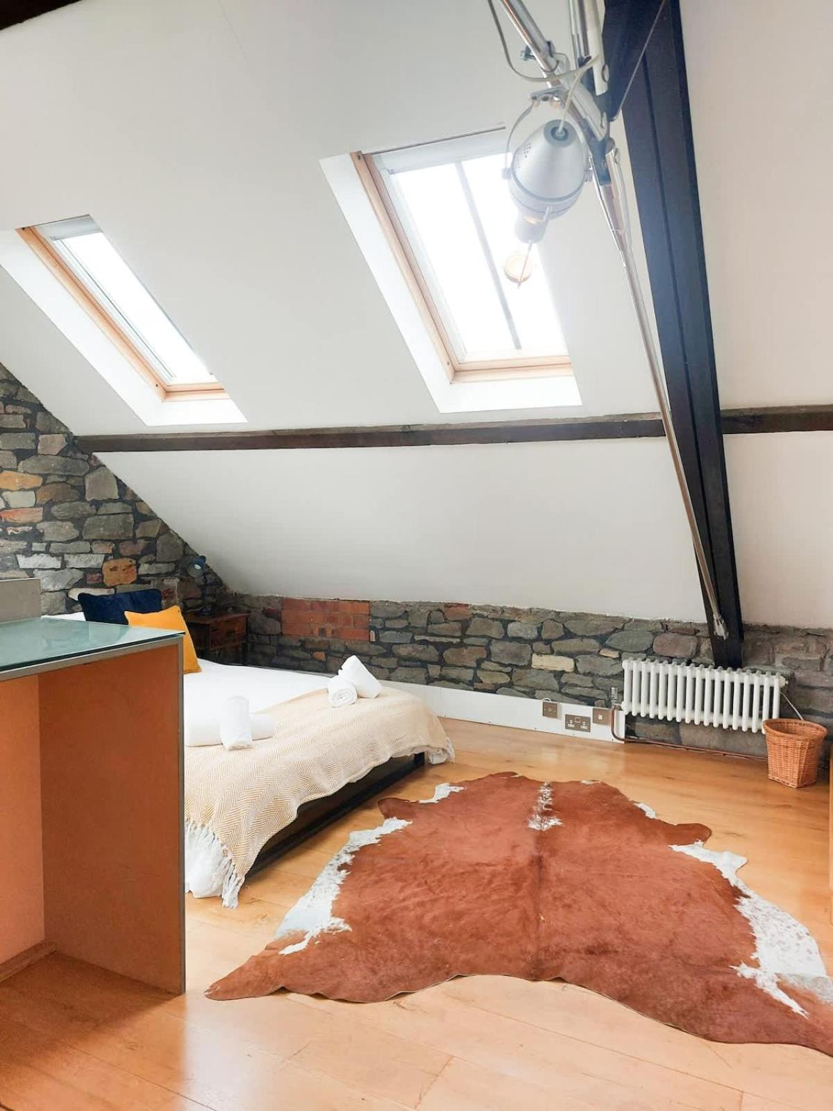 Converted Factory Loft Apartment Бристол Екстериор снимка